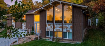 Ski Lover's Paradise: 7br Villa Near Top Resorts 7 Bedroom Home by RedAwning