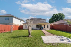 House, 4 Bedrooms | Exterior - Stylish 4br 2.5ba Haven In Houston 4 Bedroom Home by RedAwning (Houston)