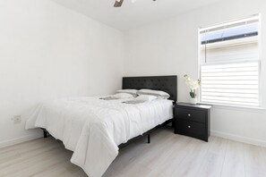 4 bedrooms, iron/ironing board, free WiFi - Stylish 4br 2.5ba Haven In Houston 4 Bedroom Home by RedAwning (Houston)