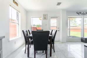 House, 4 Bedrooms | Dining - Stylish 4br 2.5ba Haven In Houston 4 Bedroom Home by RedAwning (Houston)