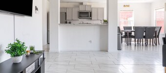 Stylish 4br 2.5ba Haven In Houston 4 Bedroom Home by RedAwning