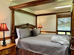 5 bedrooms, desk, travel crib, free WiFi