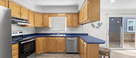 Microwave, dishwasher, coffee/tea maker