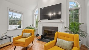 House, 4 Bedrooms | Living area
