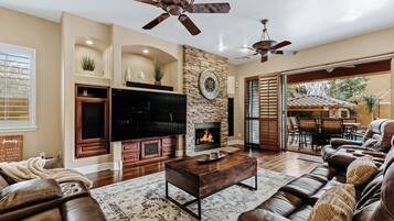 House, 6 Bedrooms | Living area | Smart TV