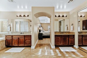 Huis, 6 slaapkamers | Badkamer | Handdoeken, shampoo