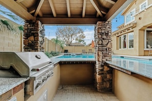House, 6 Bedrooms | Property grounds