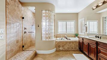 House, 6 Bedrooms | Bathroom | Towels, shampoo