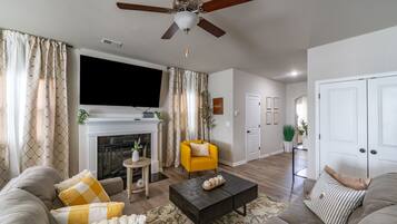 Nhà, 4 phòng ngủ | Khu phòng khách