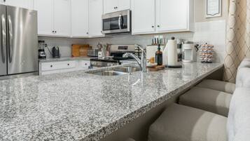 House, 4 Bedrooms | Private kitchen | Fridge, oven, coffee/tea maker, toaster