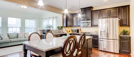 House, 3 Bedrooms | Private kitchen | Fridge, oven, toaster