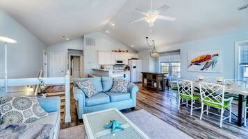 House, 4 Bedrooms | Living area