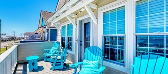 Beach Bliss: 4br Beach Access Kayak Wi-fi 4 Bedroom Home by RedAwning