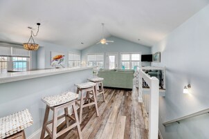 House, 4 Bedrooms | Private kitchen | Fridge, oven, coffee/tea maker, toaster