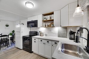 House, 2 Bedrooms | Dapur peribadi | Peti sejuk, ketuhar, pembancuh kopi/teh, pembakar roti