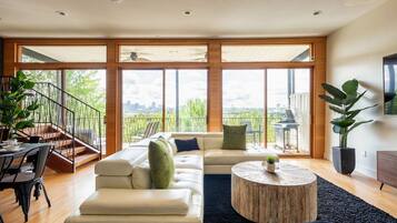 House, 4 Bedrooms | Living area