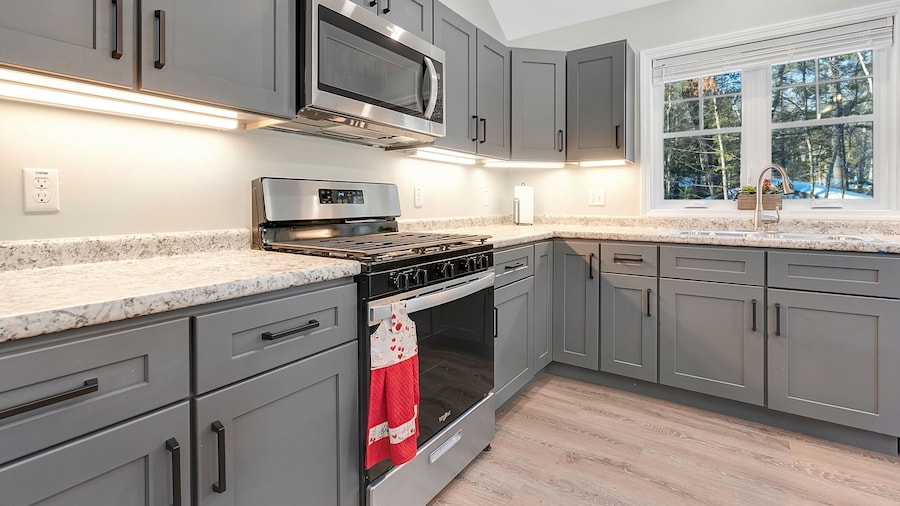 Unwind At Our Beautiful Sanctuary Scenic Views 3 Bedroom Home by RedAwning