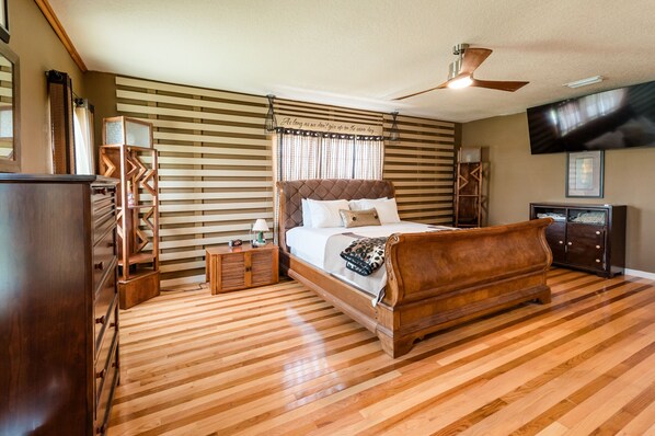 House, 4 Bedrooms | 4 bedrooms, desk, laptop workspace, iron/ironing board - Chic Renovated Oasis: Disney & Universal Nearby 4 Bedroom Home by RedAwning (Palm Bay)