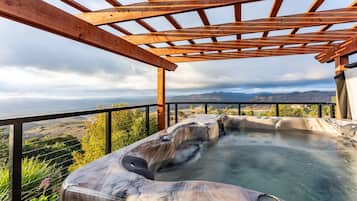 House, 4 Bedrooms | Property grounds