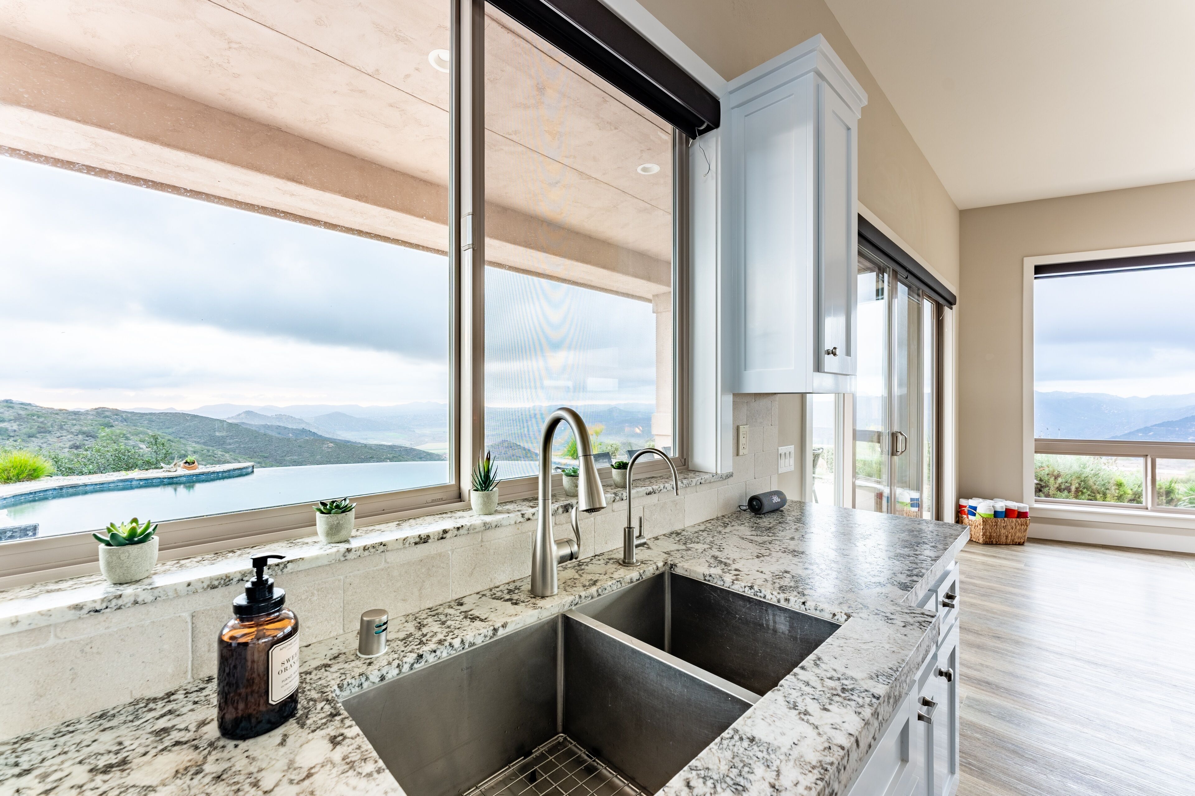 House, 4 Bedrooms | Private kitchen | Fridge, oven, coffee/tea maker, electric kettle