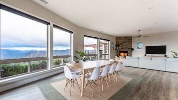 House, 4 Bedrooms | Dining