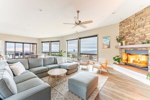 House, 4 Bedrooms | Living area