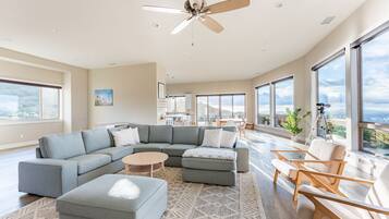 House, 4 Bedrooms | Living area