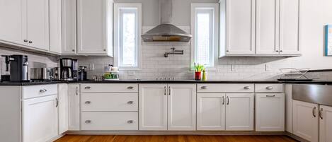 Nhà, 5 phòng ngủ | Bếp riêng | Tủ lạnh, lò nướng, dụng cụ pha cà phê/trà, lò nướng bánh mì