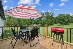 House, 3 Bedrooms | Outdoor dining - Tranquil Cozy 3br Home With Deck & Bbq 3 Bedroom Home by RedAwning (Maryville)