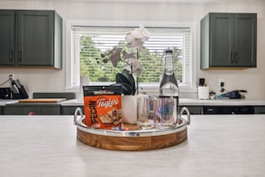 Maison, 3 chambres | Cuisine privée | Réfrigérateur, four, cafetiÚre/bouilloire