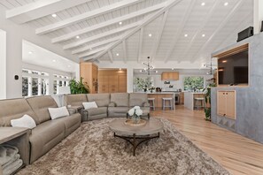 Villa - 5 sovrum | Vardagsrum | Smart-tv