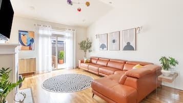 House, 3 Bedrooms | Living area | Smart TV