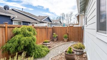 House, 3 Bedrooms | Property grounds