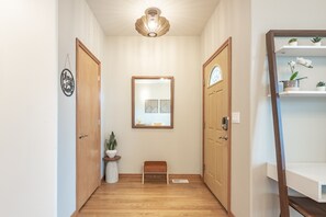 House, 3 Bedrooms | Interior - FIFA 2026 3BR + Daybed Midway Near Seattle & Vancouver (Bellingham)