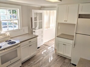 House, 3 Bedrooms | Private kitchen | Fridge, oven, coffee/tea maker, toaster