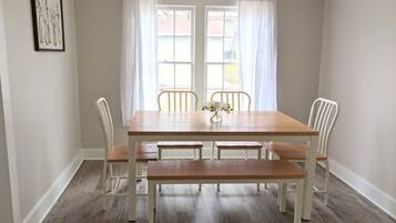 House, 3 Bedrooms | Dining