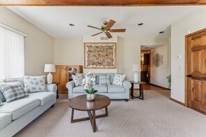 House, 2 Bedrooms | Living area - Niagara Falls Getaway: Perfect Place To Unwind 2 Bedroom Home by RedAwning (Niagara Falls)