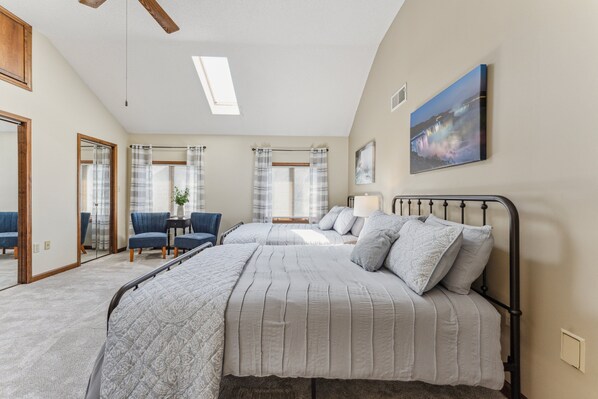 House, 2 Bedrooms | 2 bedrooms, iron/ironing board, free WiFi - Niagara Falls Getaway: Perfect Place To Unwind 2 Bedroom Home by RedAwning (Niagara Falls)