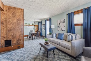 House, 2 Bedrooms | Living area - Niagara Falls Getaway: Perfect Place To Unwind 2 Bedroom Home by RedAwning (Niagara Falls)