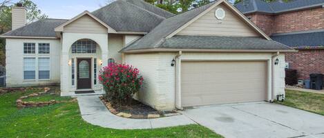 House, 3 Bedrooms | Exterior