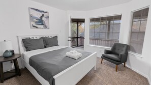 House, 3 Bedrooms - Serene Escape By The Lake 3 Bedroom Home by RedAwning (Montgomery)