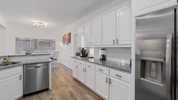Rumah, 3 kamar tidur | Dapur pribadi | Lemari es, oven, mesin pembuat kopi/teh, dan pemanggang roti