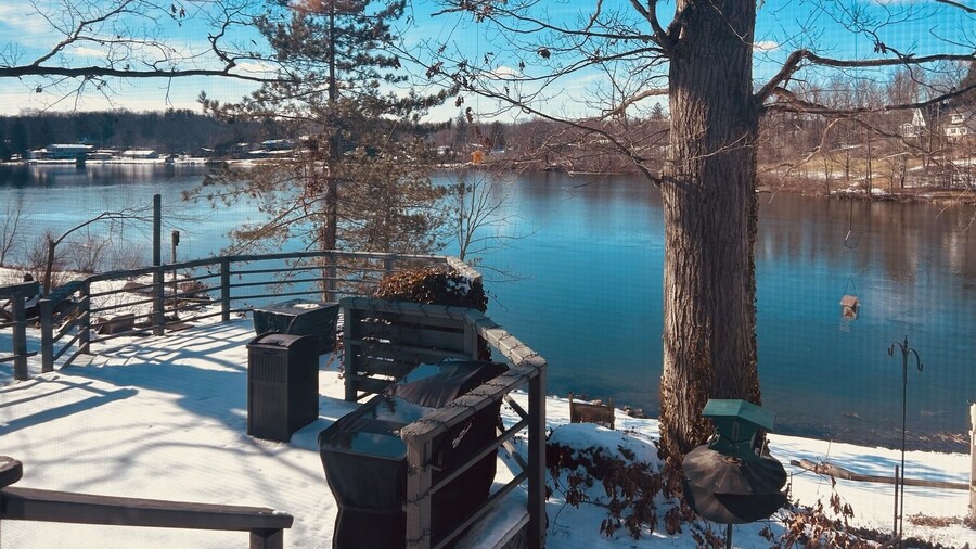 Little Loch 2 Bedroom Home by RedAwning