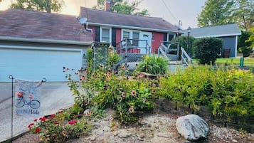 House, 2 Bedrooms | Exterior