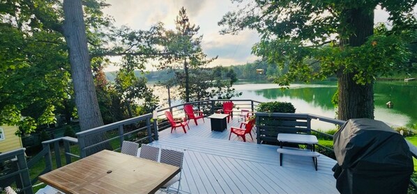 House, 2 Bedrooms | Outdoor dining - Little Loch 2 Bedroom Home by RedAwning (Burton)