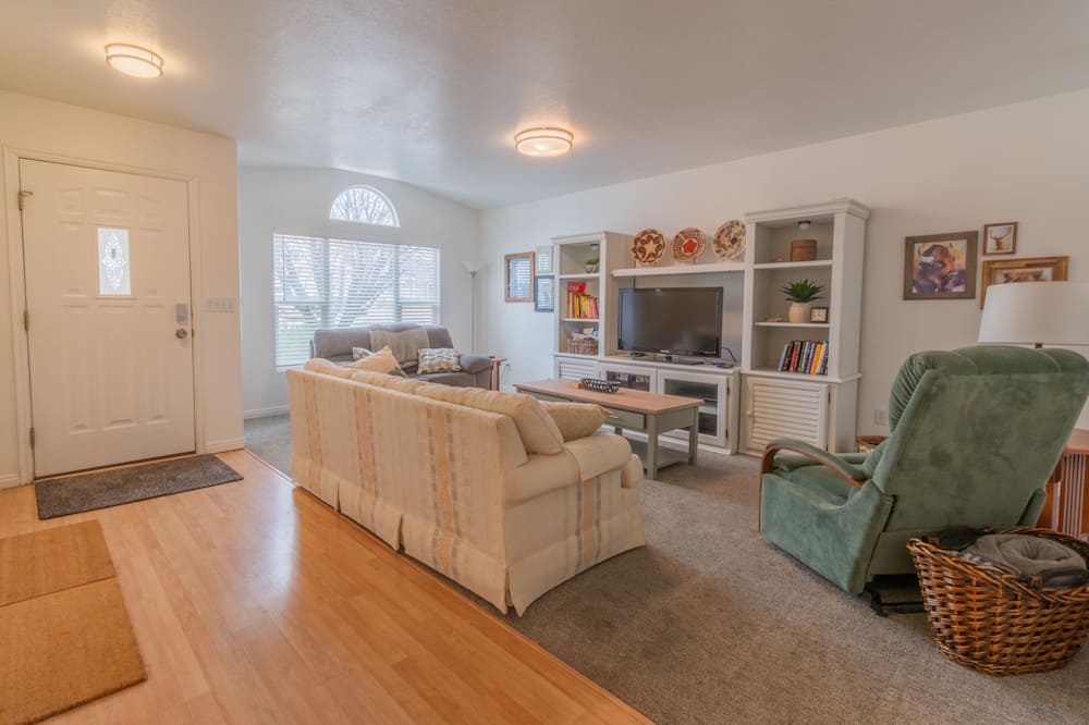 Traveler's Rest 3 Bedroom Home by RedAwning - Maple Canyon, UT