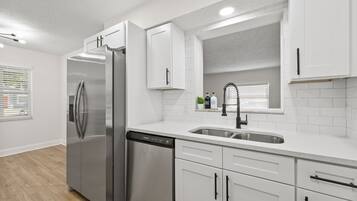 House, 4 Bedrooms | Private kitchen | Fridge, oven, coffee/tea maker, toaster