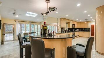 House, 4 Bedrooms | Private kitchen | Fridge, oven, coffee/tea maker, toaster