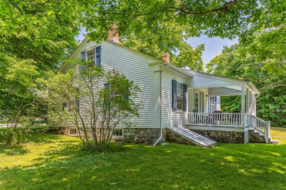 Rustic Farmhouse 4 Bedroom Home by RedAwning - Great Cranberry Island, ME