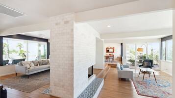 House, 4 Bedrooms | Living area